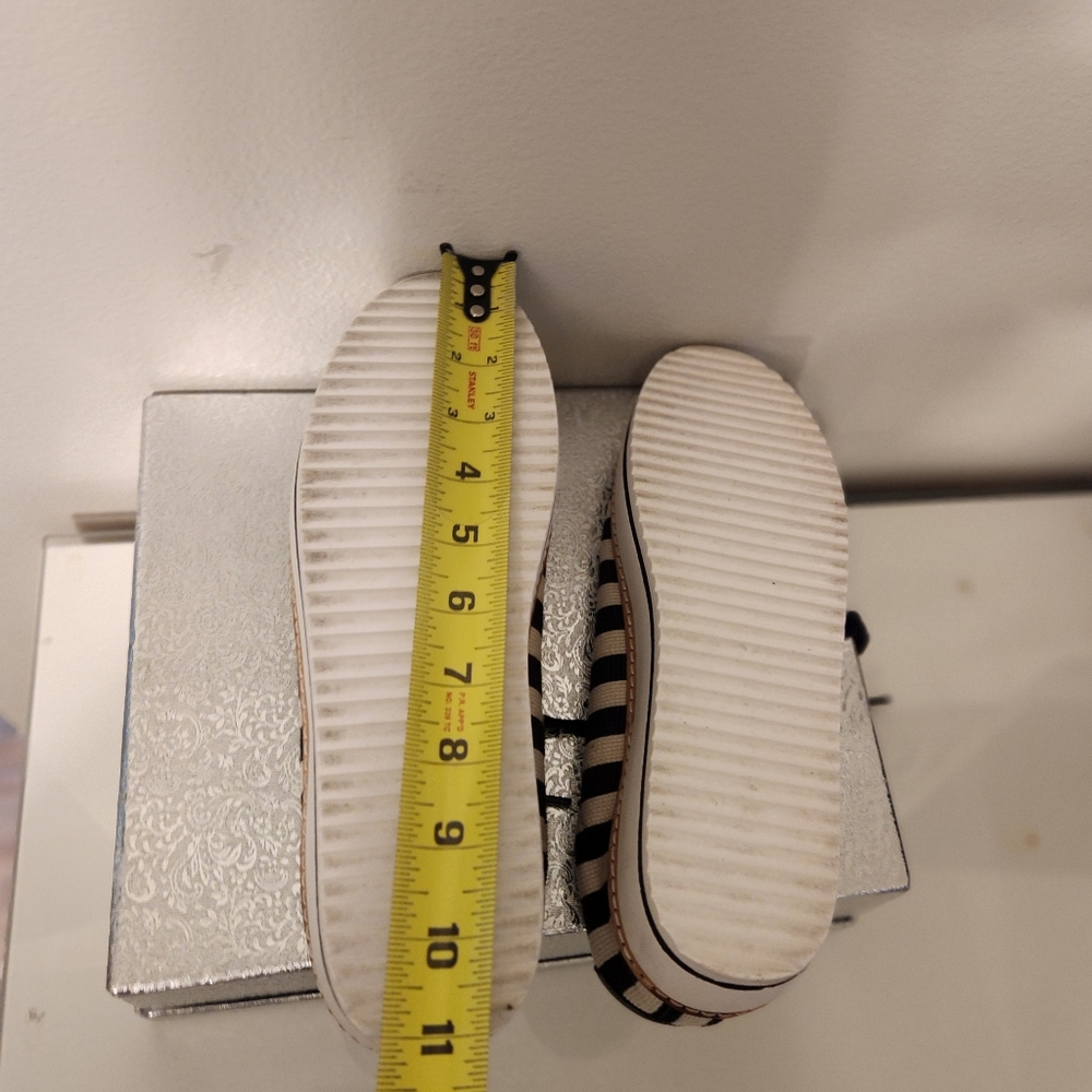 CHELSEA & VIOLET SIZE 10.Black and White Striped Platform Sneakers - Picture 8 of 8